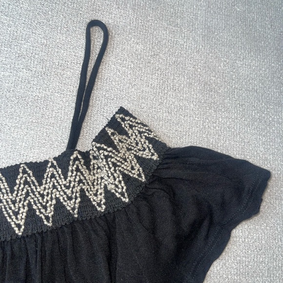 Francesca’s Black Off-the-Shoulder Embroidered Top | Women’s Size Small - Picture 10 of 10